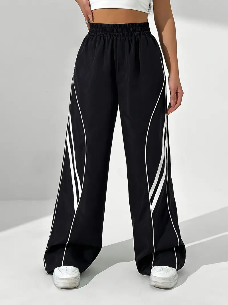 Phet – Sporty Wide-Leg Tracksuit Pants