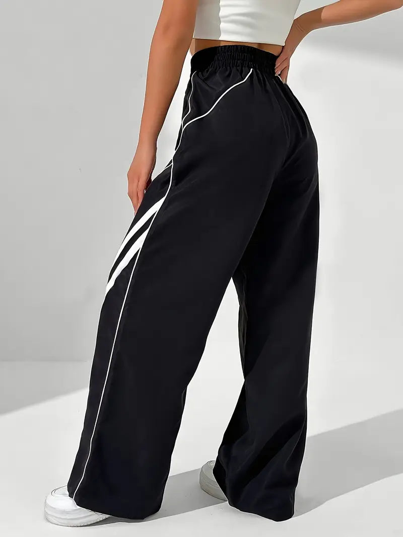 Phet – Sporty Wide-Leg Tracksuit Pants