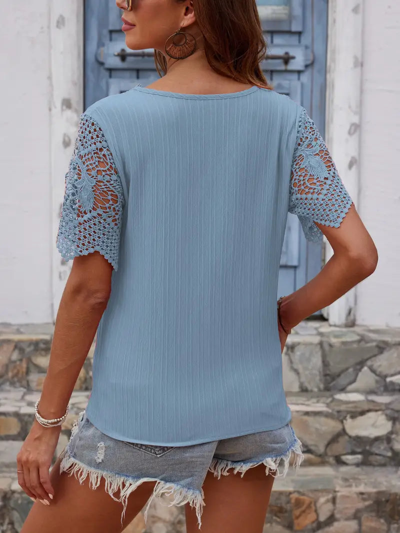 Oraia – Blouse with Fashionable Lace Design