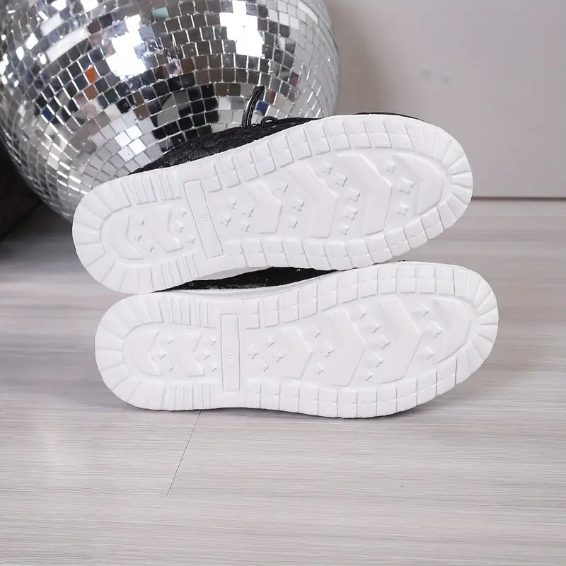 Wystoria – Lightweight Shoes with Lace Details