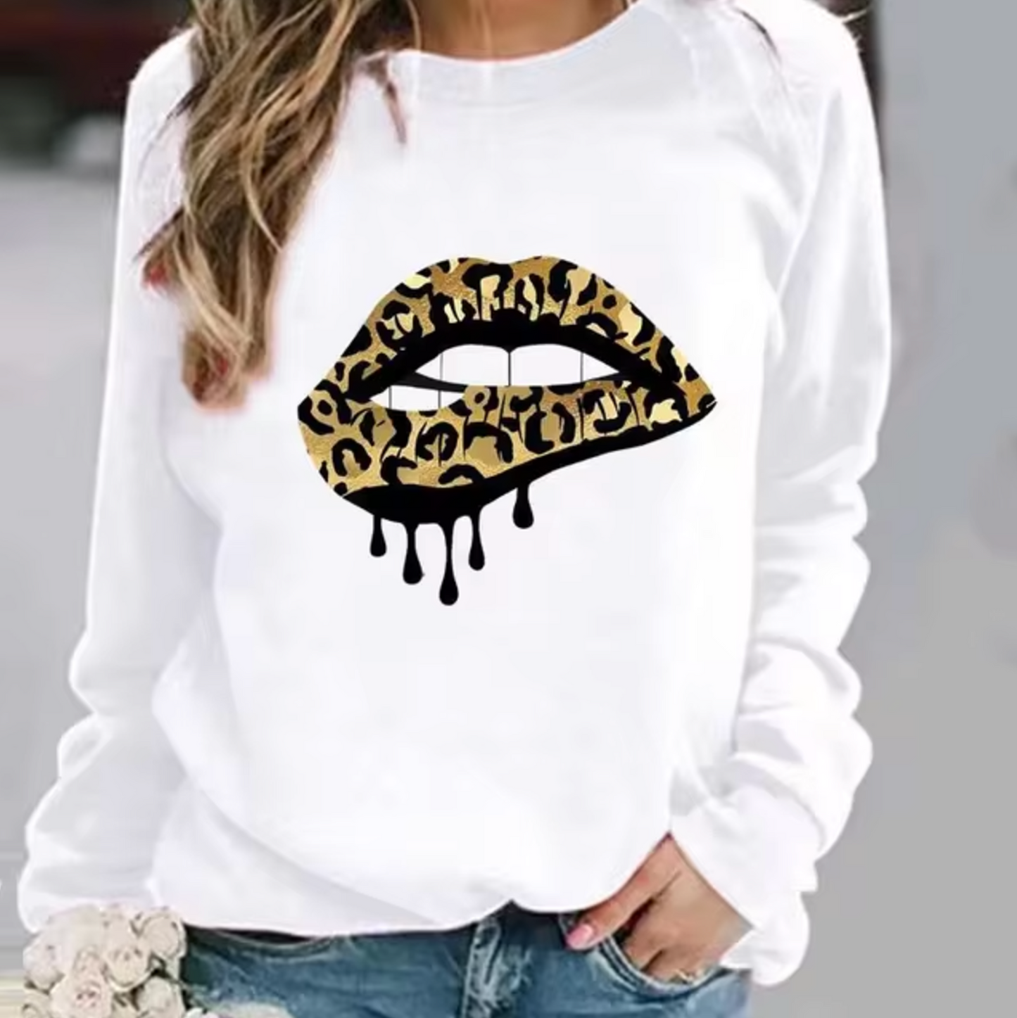 Halia – Cotton Sweater with Lip Print