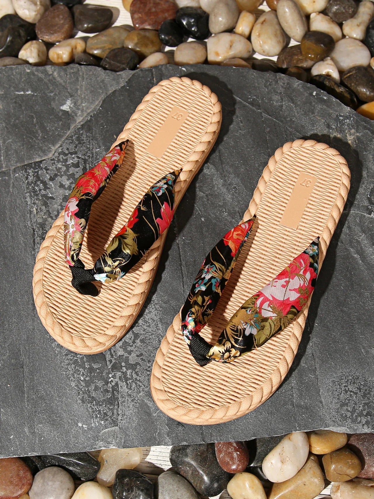 Lira – Floral Weave Design Slippers