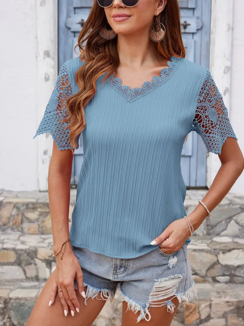 Oraia – Blouse with Fashionable Lace Design