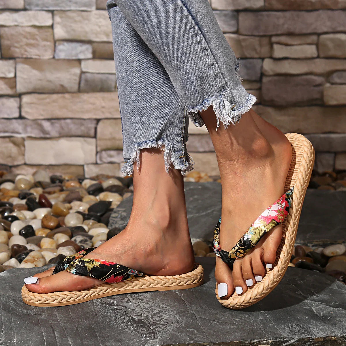 Lira – Floral Weave Design Slippers