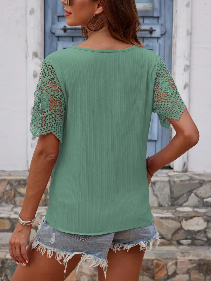 Oraia – Blouse with Fashionable Lace Design