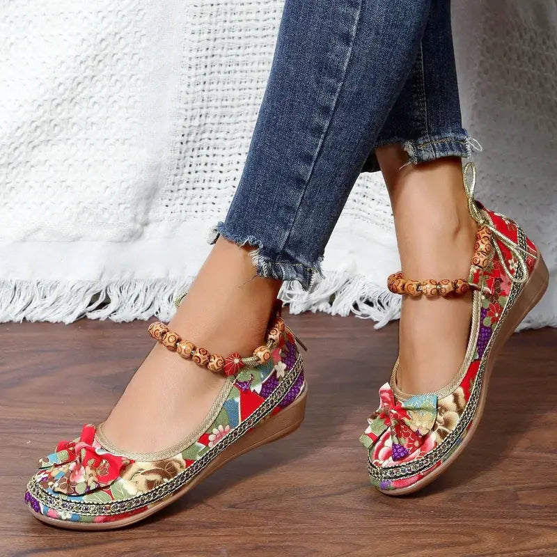 Isoldean – Vintage-style Wedge Shoes with Embroidery