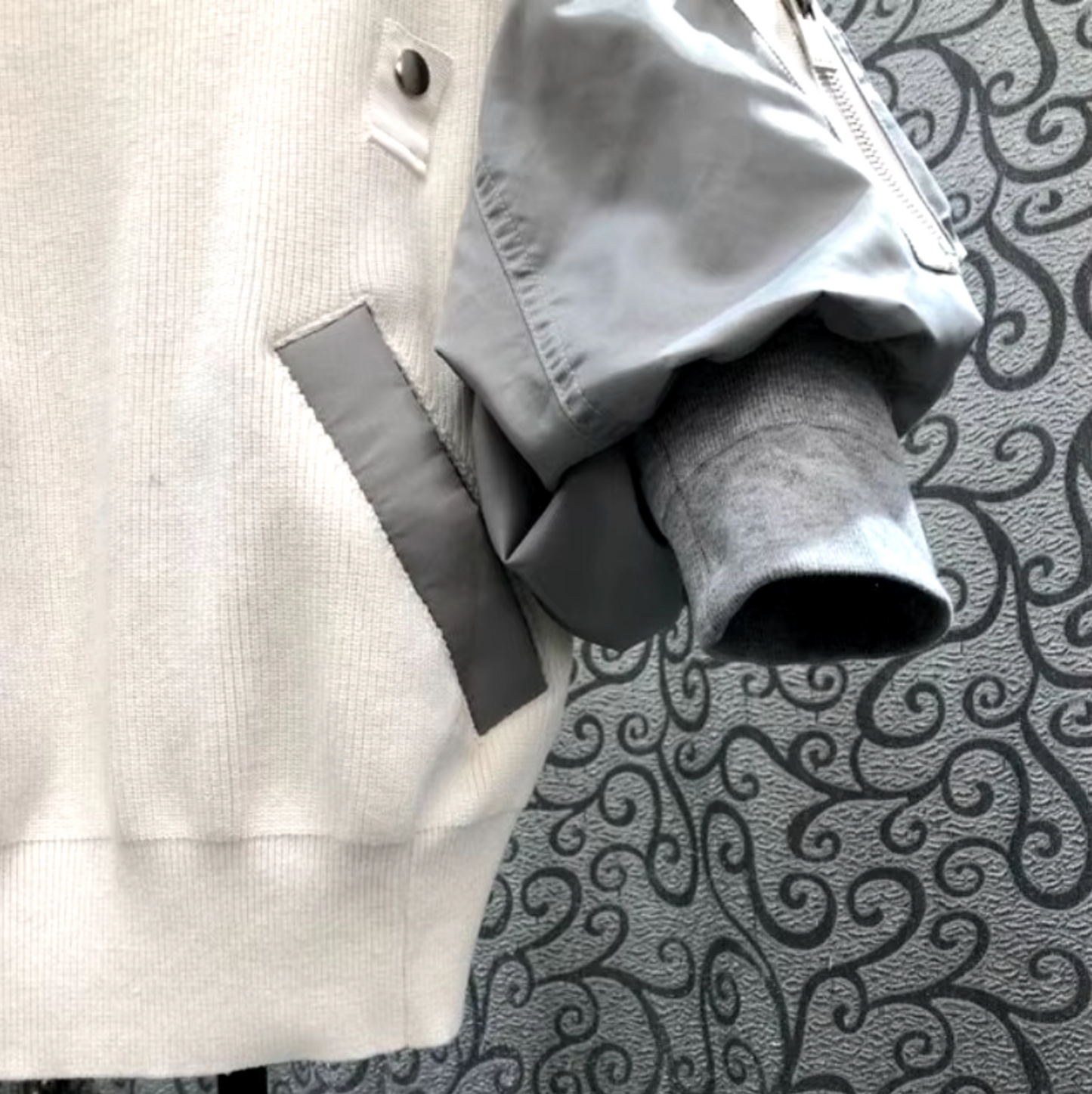 Yllana – Stylish Knitted Sweatshirt