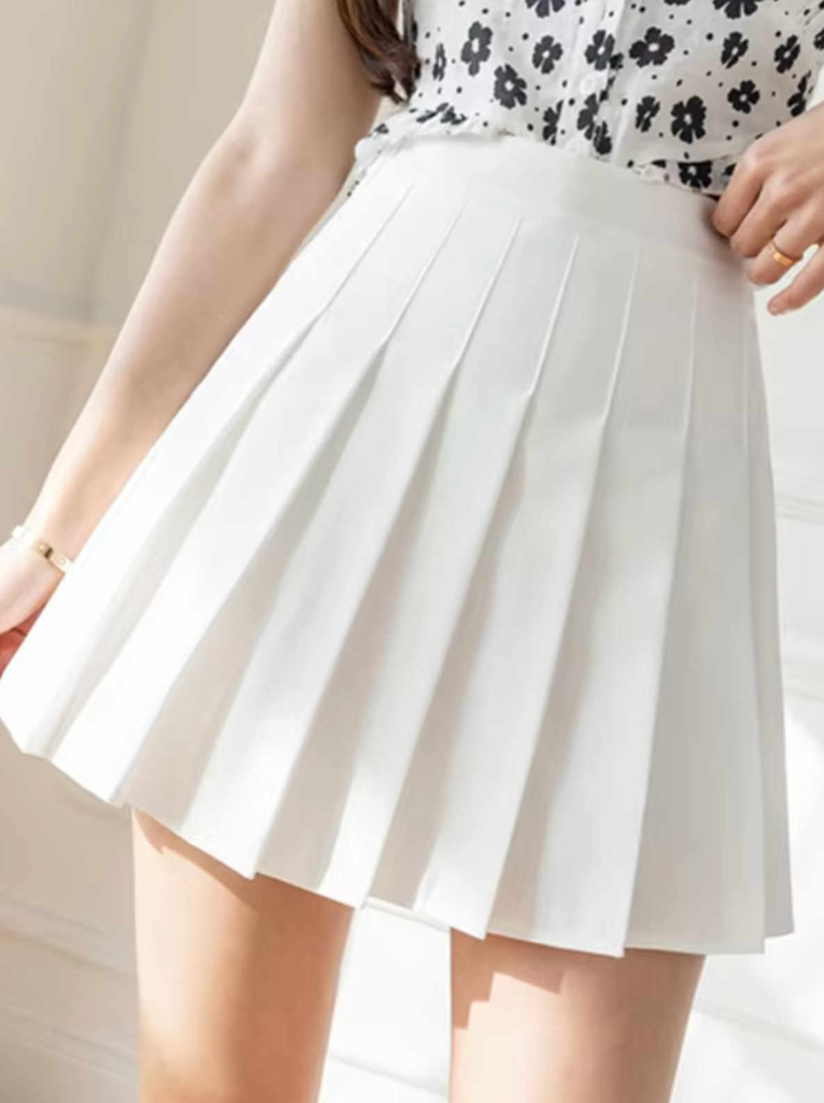 Marilyn – High-Waisted Pleated Skirt