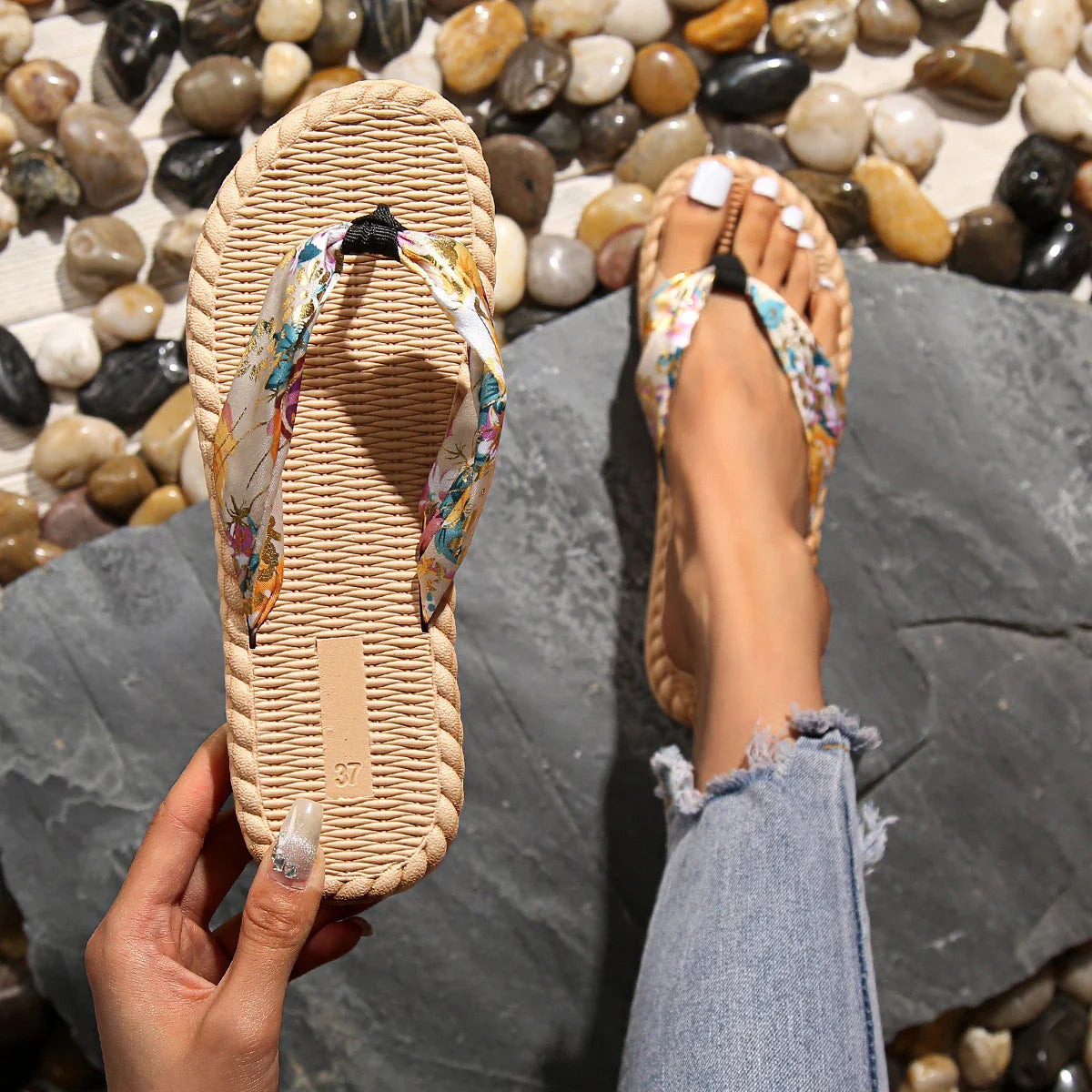 Lira – Floral Weave Design Slippers