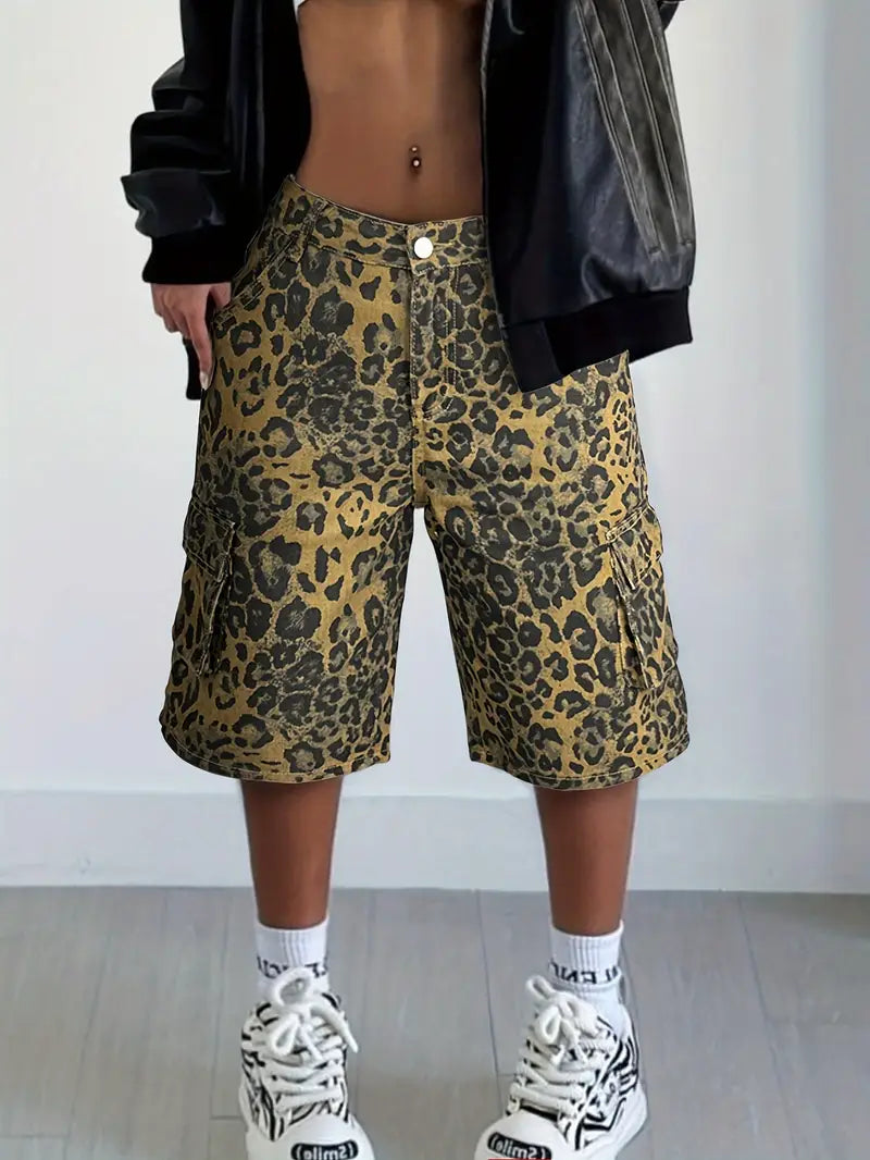 Syvella – Stylish Cargo Pants with Leopard Print