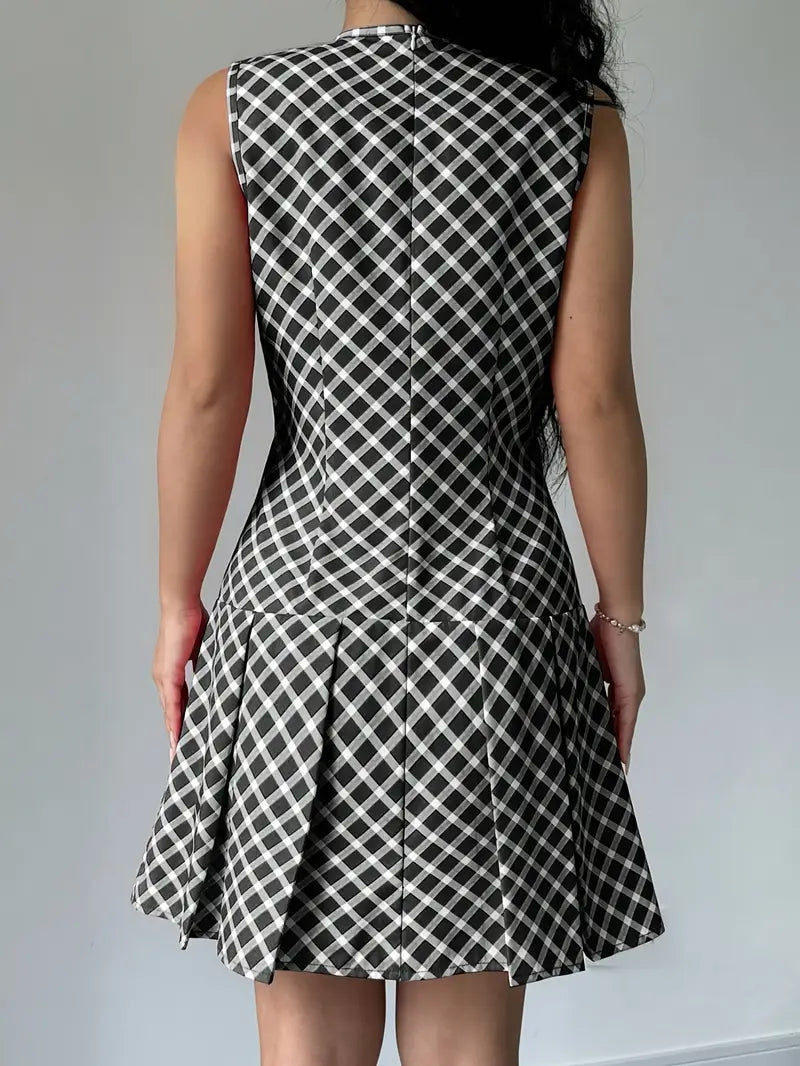 Ora – Stylish Pleated Sleeveless Dress
