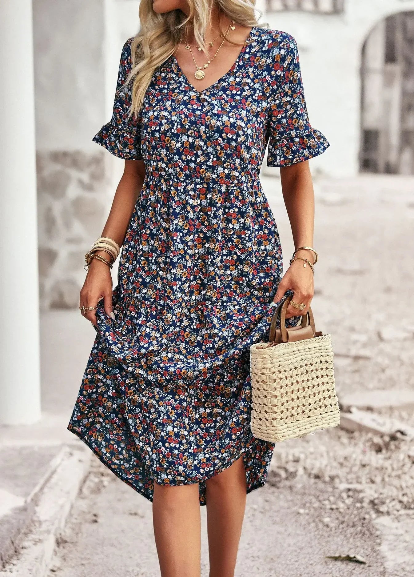Veloura – Vintage V-neck Floral Dress