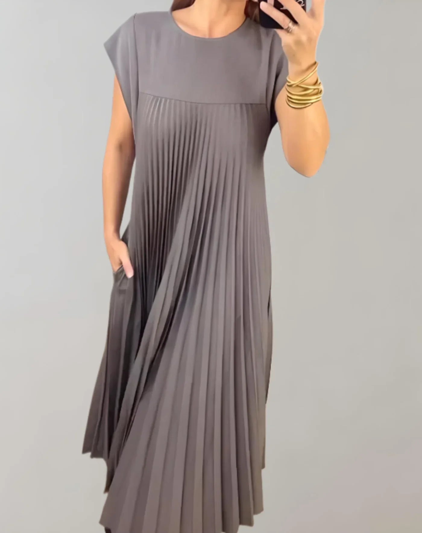 Zairelle – Elegant Pleated Dress