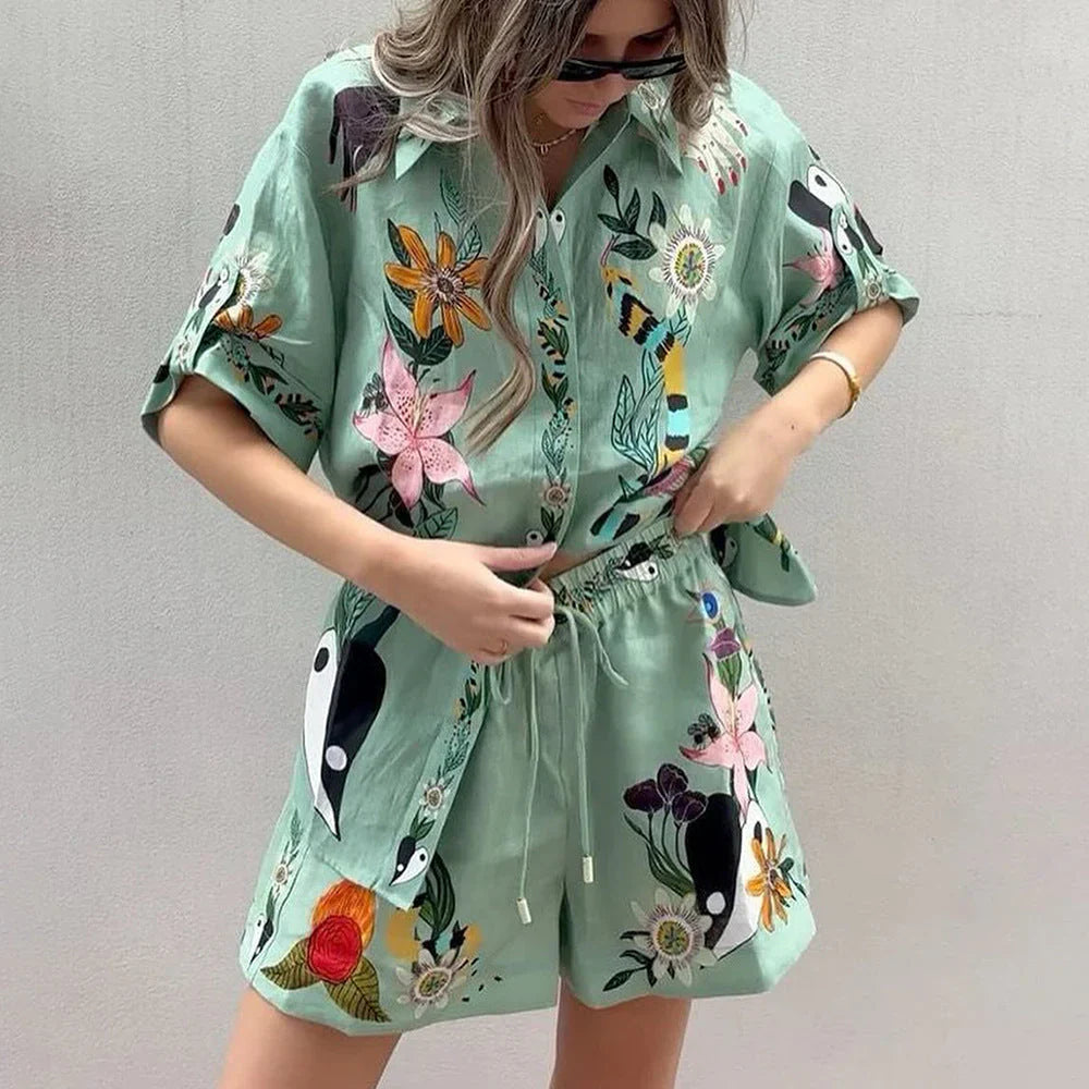 Talyra – Stylish Set with Tropical Floral Pattern