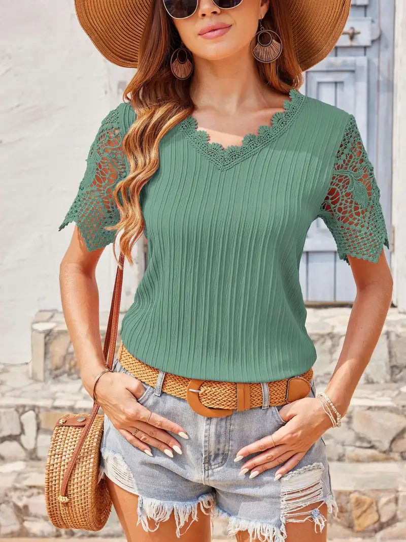 Oraia – Blouse with Fashionable Lace Design