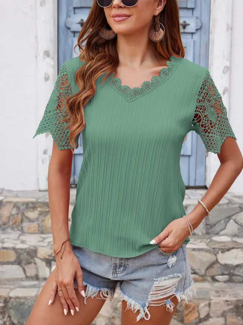 Oraia – Blouse with Fashionable Lace Design