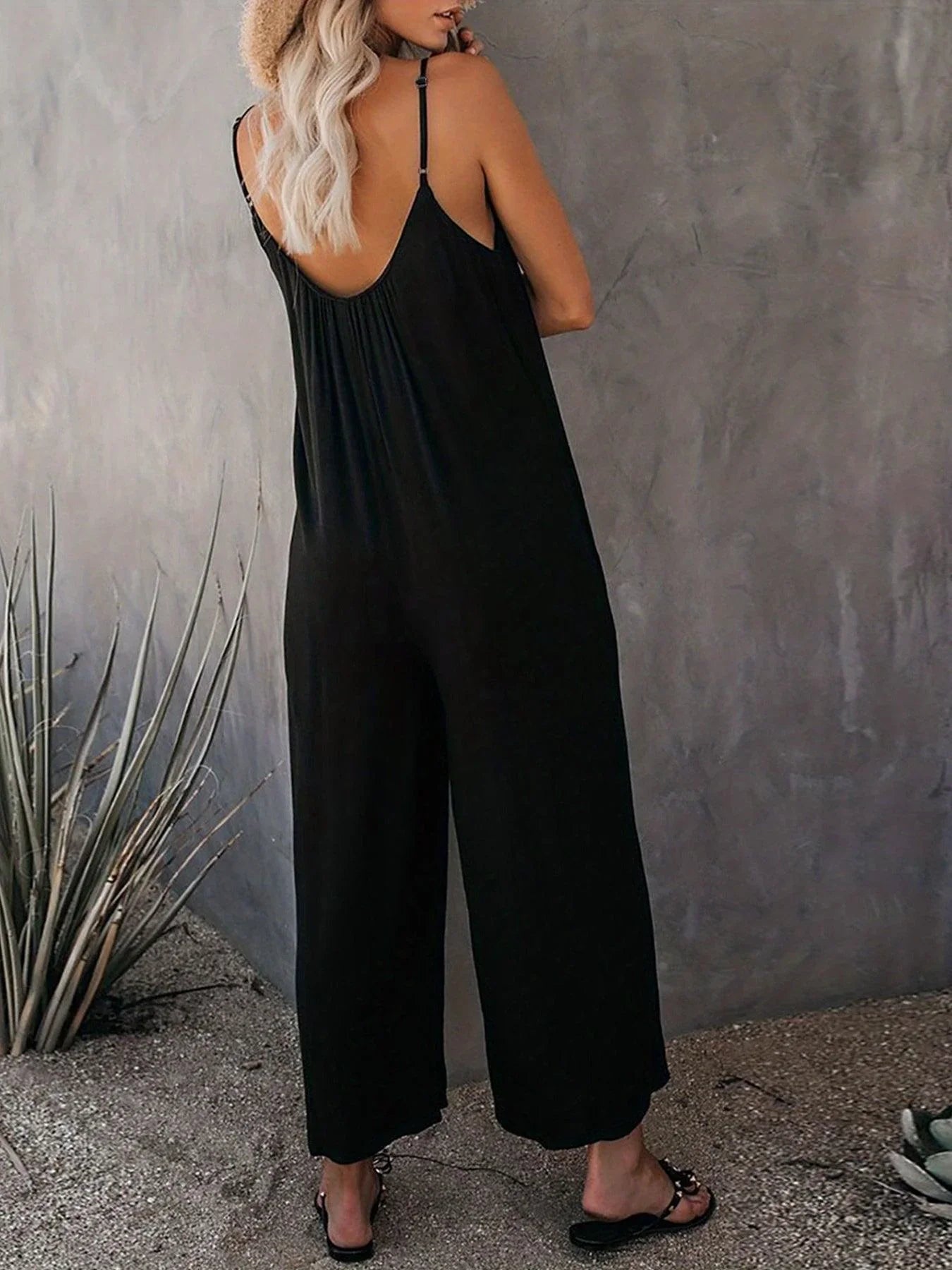 Demi – Versatile Sleeveless Jumpsuit