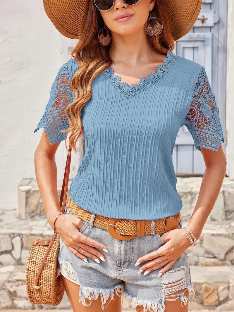 Oraia – Blouse with Fashionable Lace Design