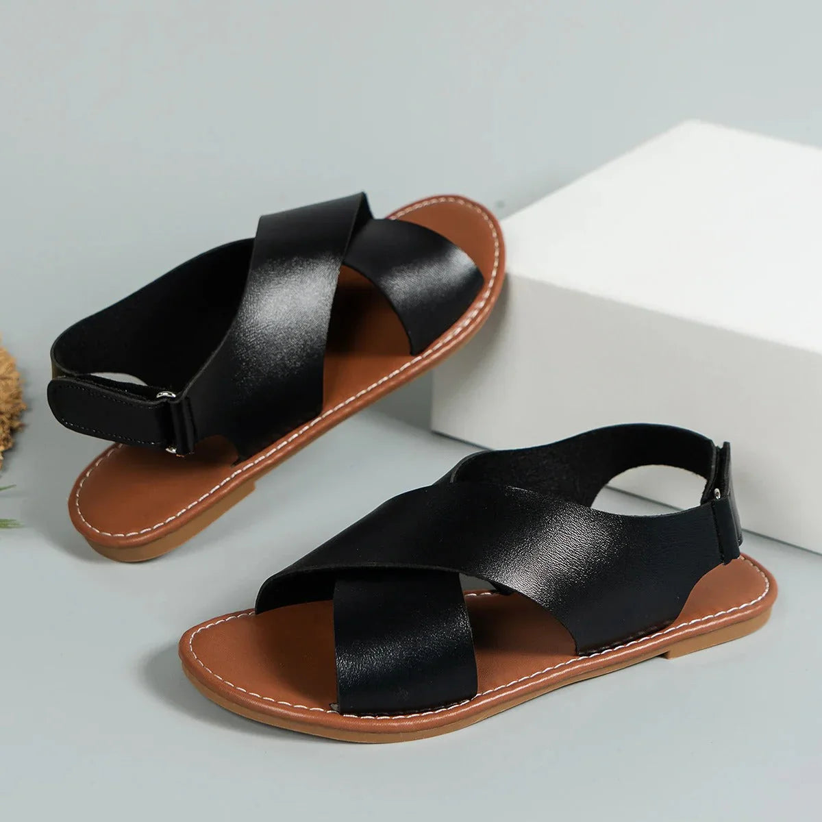 Thealyn – Minimalist Flat Leather Sandals