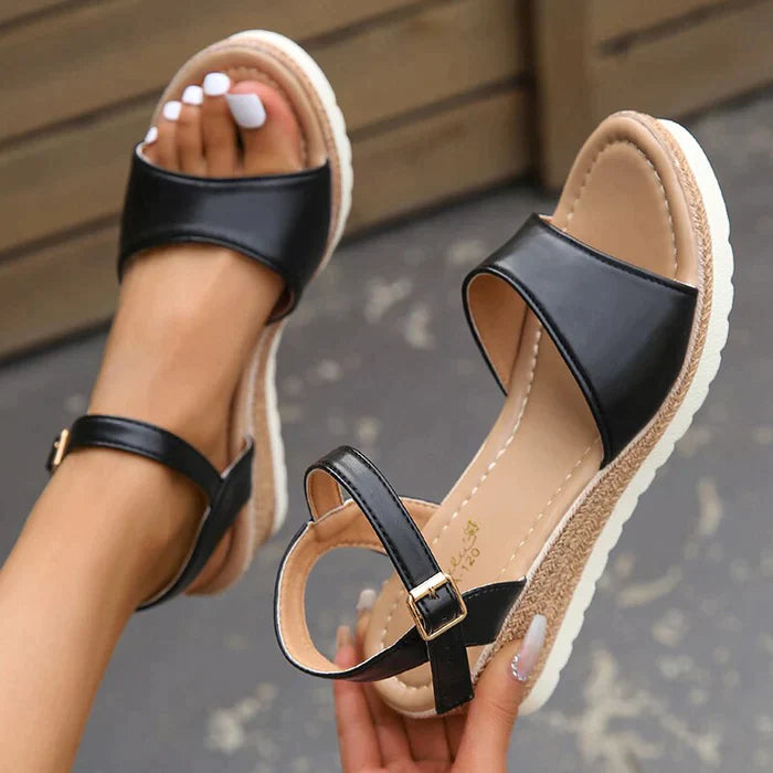 Sanne - Orthopaedic sandals with angled straps