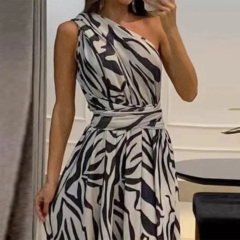 Finja - Fashionable dress with print