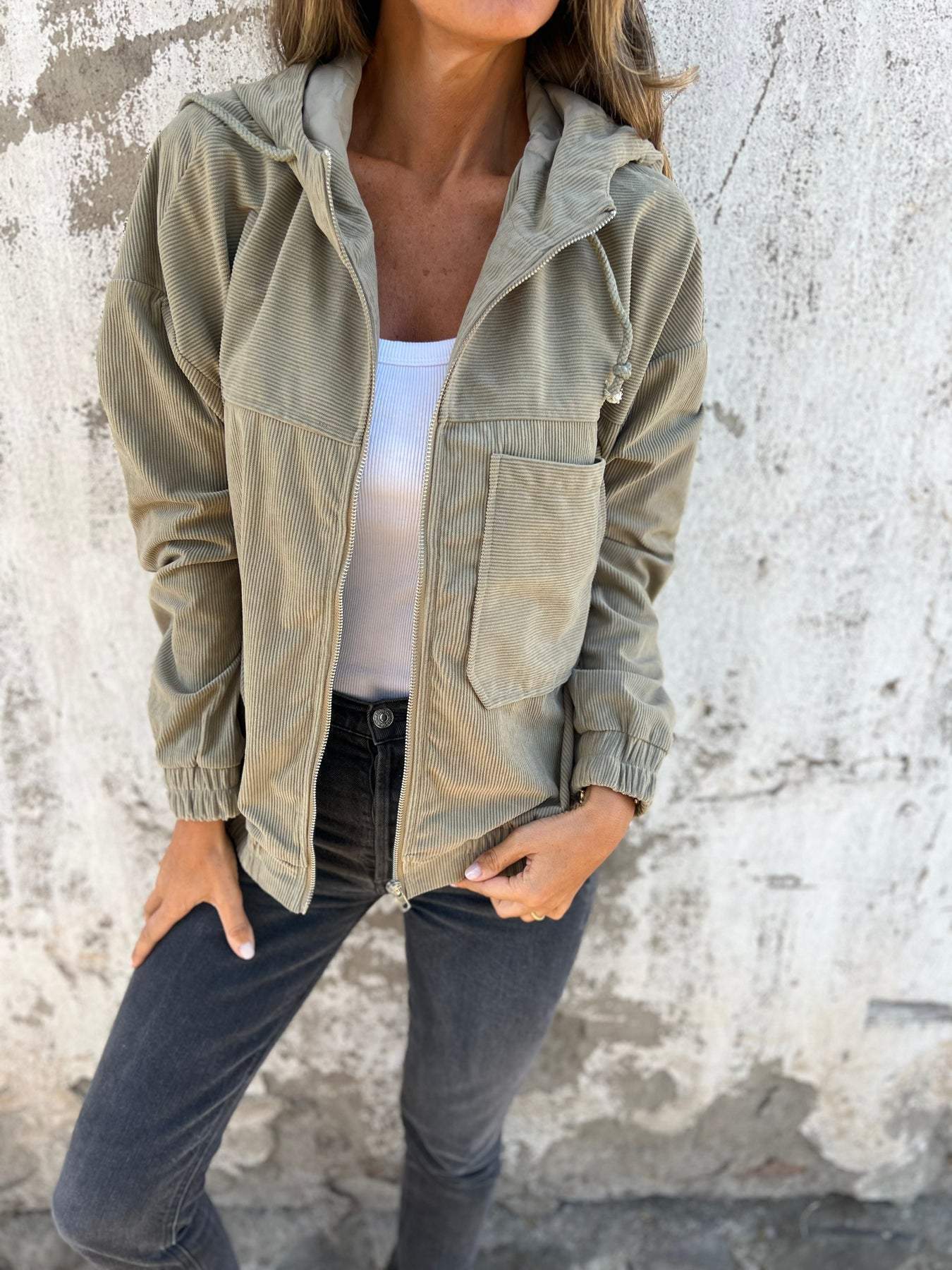 Tova – Stylish Corduroy Zippered Jacket