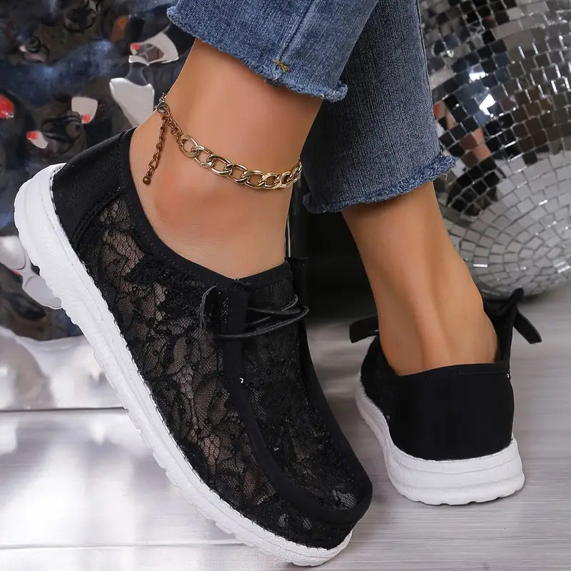 Wystoria – Lightweight Shoes with Lace Details