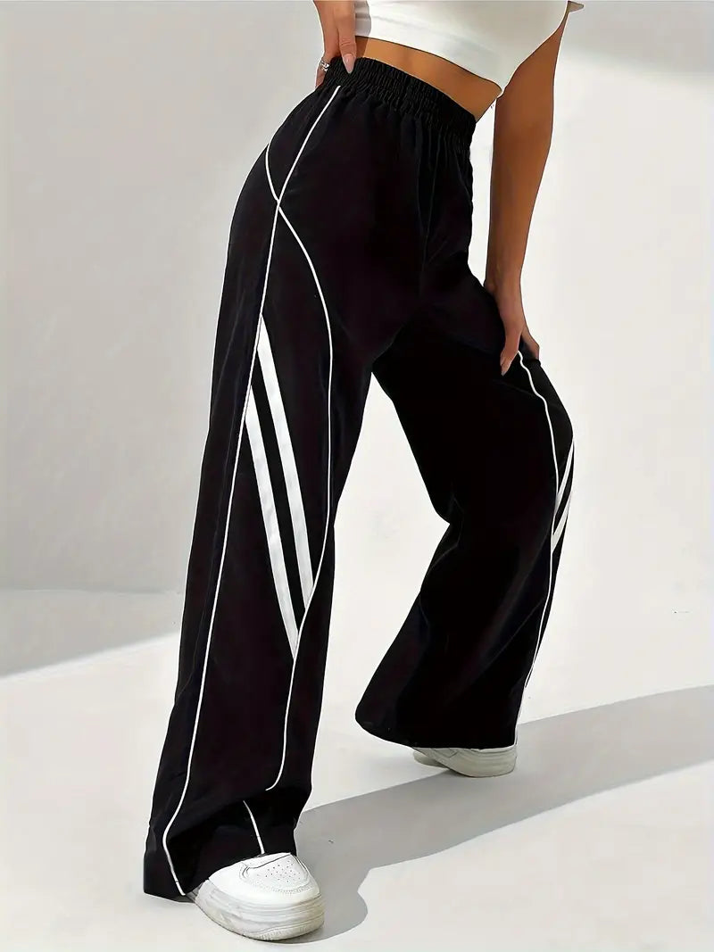 Phet – Sporty Wide-Leg Tracksuit Pants