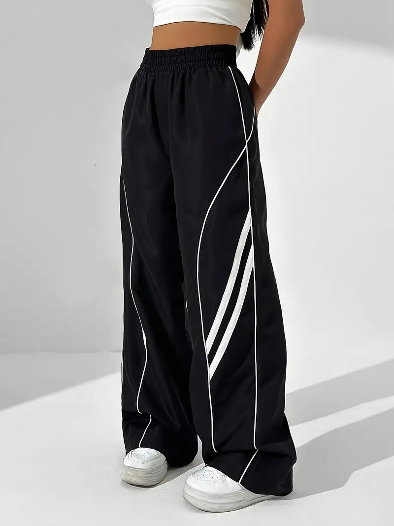 Phet – Sporty Wide-Leg Tracksuit Pants