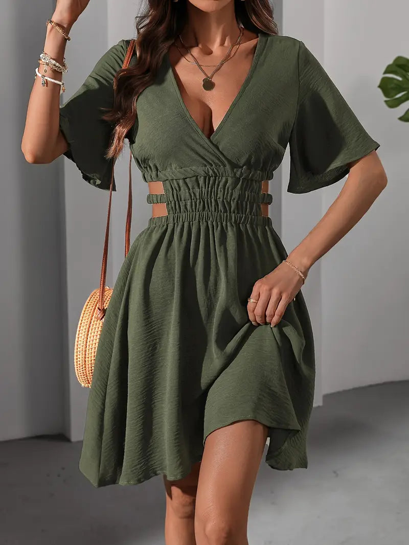 Rollette – Elegant V-neck Dress with Cap Sleeves