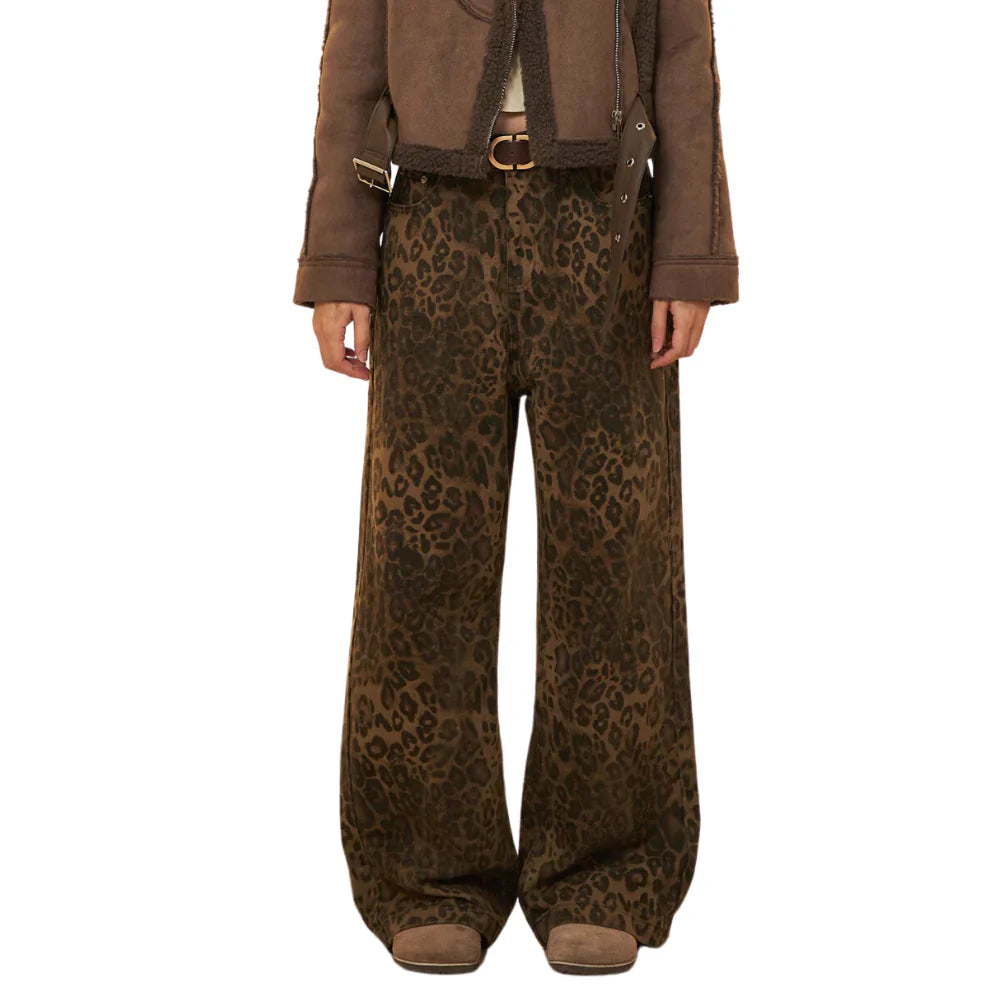 Morvessa – Wide-legged Jeans with Leopard Print