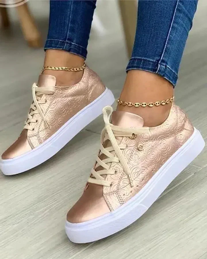Erisen – Stylish Low-top Lace-up Sneakers