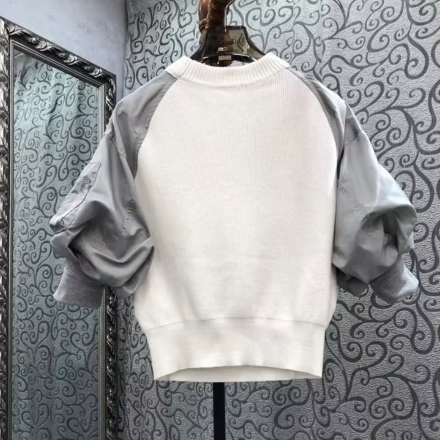 Yllana – Stylish Knitted Sweatshirt