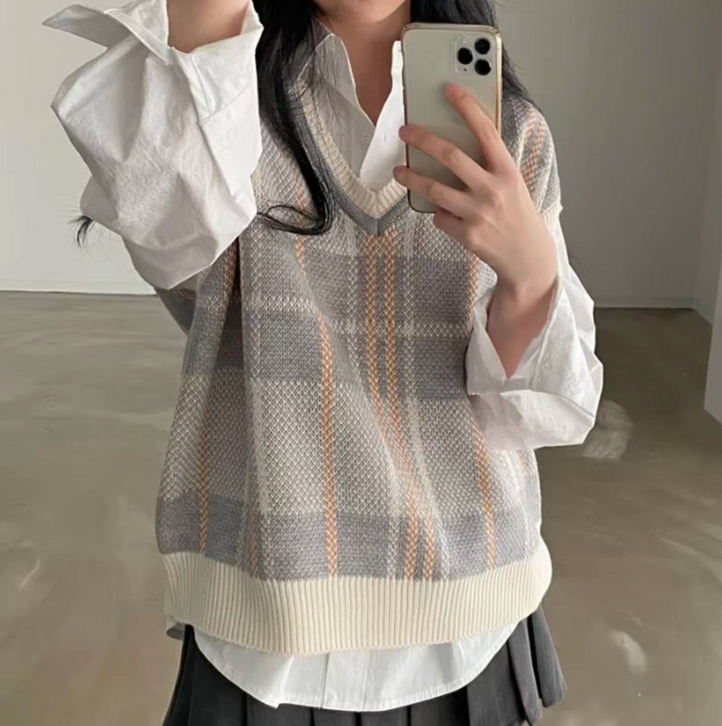 Abby – Knitted V-neck Sleeveless Vest