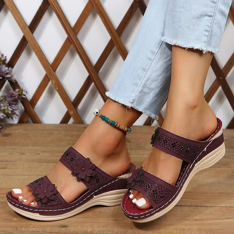 Wendy – Charming Wedge Sandals with Floral Pattern