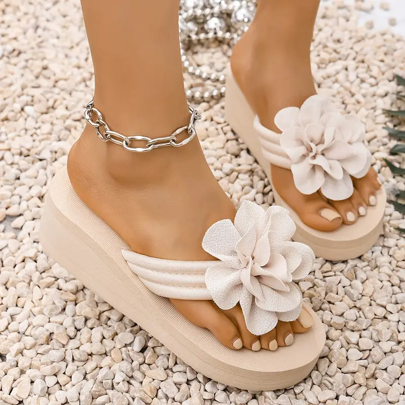 Lorideth – Charming Sandals with Floral Pattern