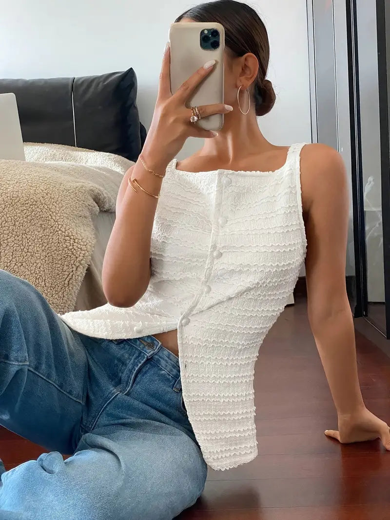 Hexaria – Elegant, Structured, Sleeveless Blouse