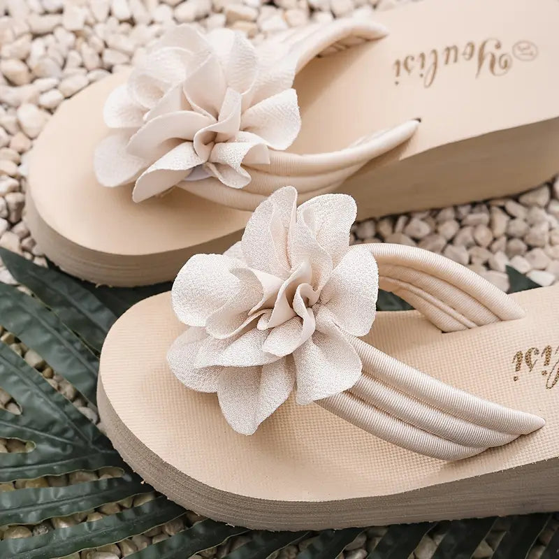 Lorideth – Charming Sandals with Floral Pattern
