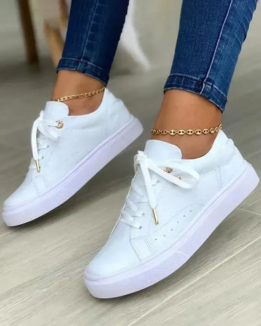 Erisen – Stylish Low-top Lace-up Sneakers
