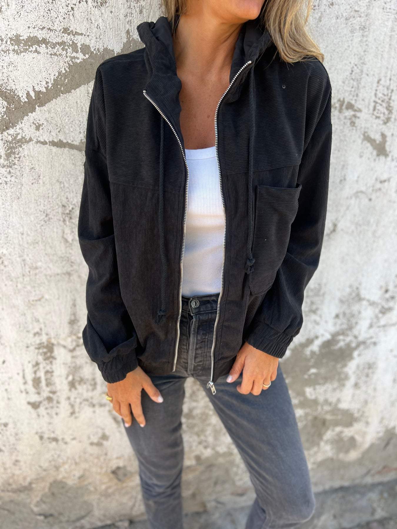 Tova – Stylish Corduroy Zippered Jacket