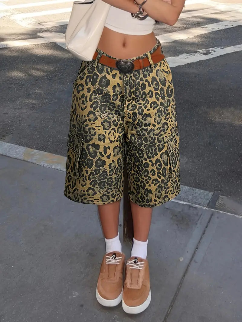 Syvella – Stylish Cargo Pants with Leopard Print