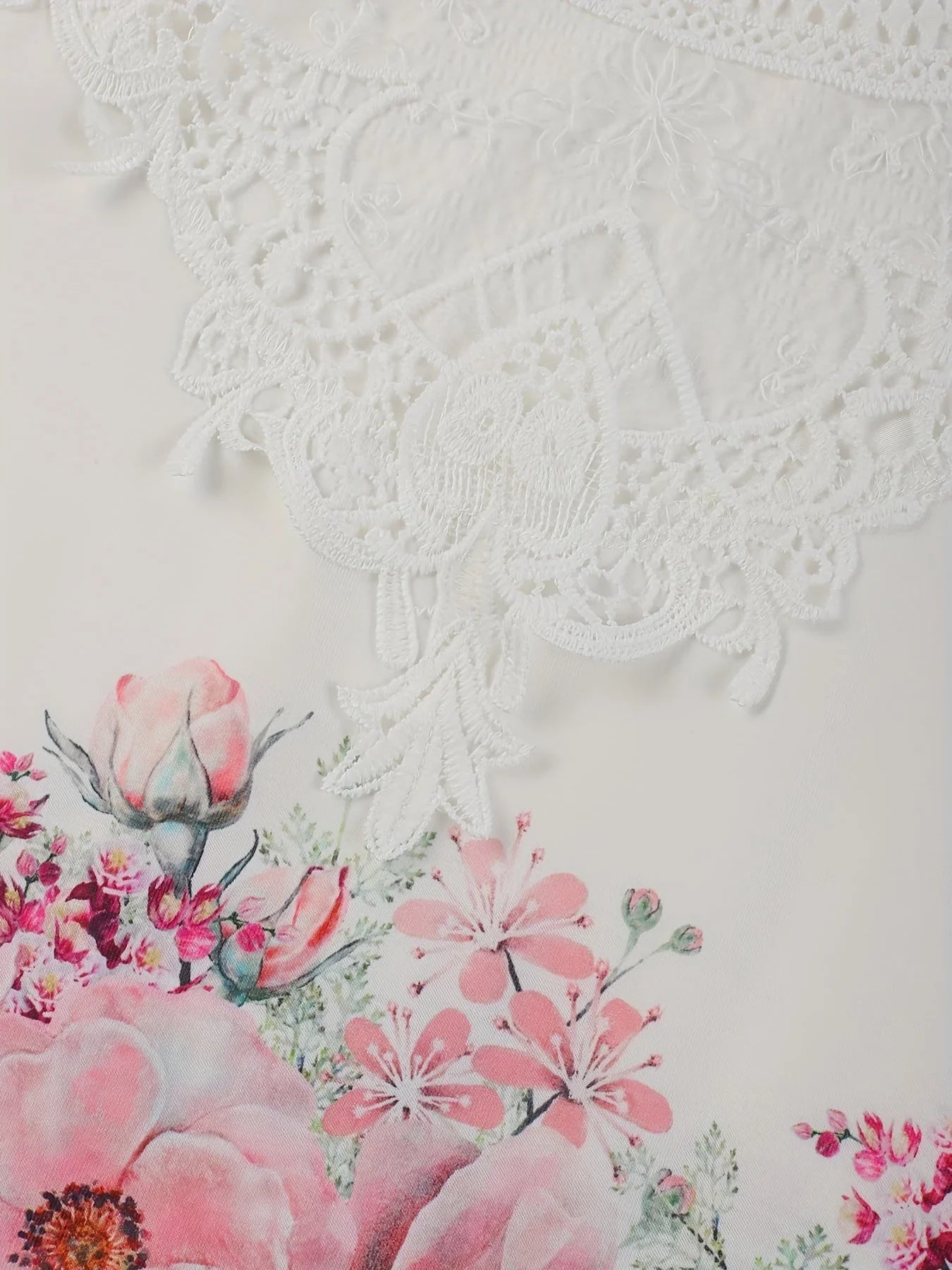 Britten – Elegant floral lace blouse