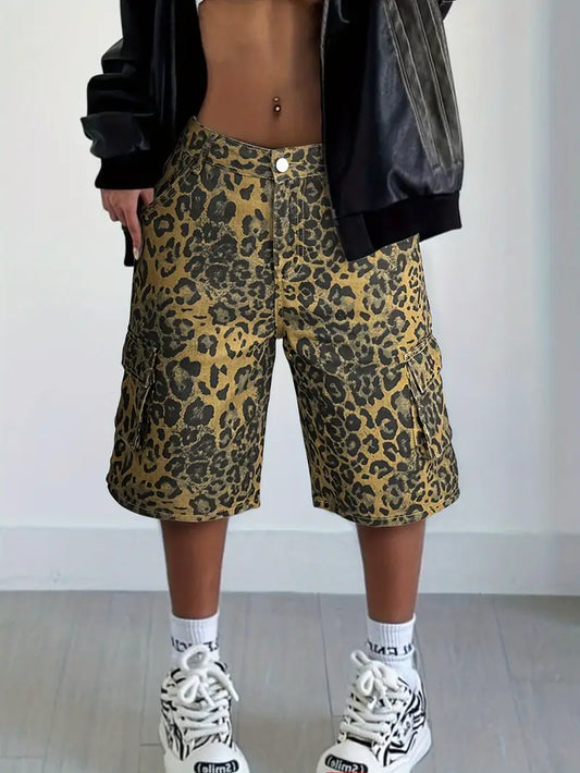 Syvella – Stylish Cargo Pants with Leopard Print