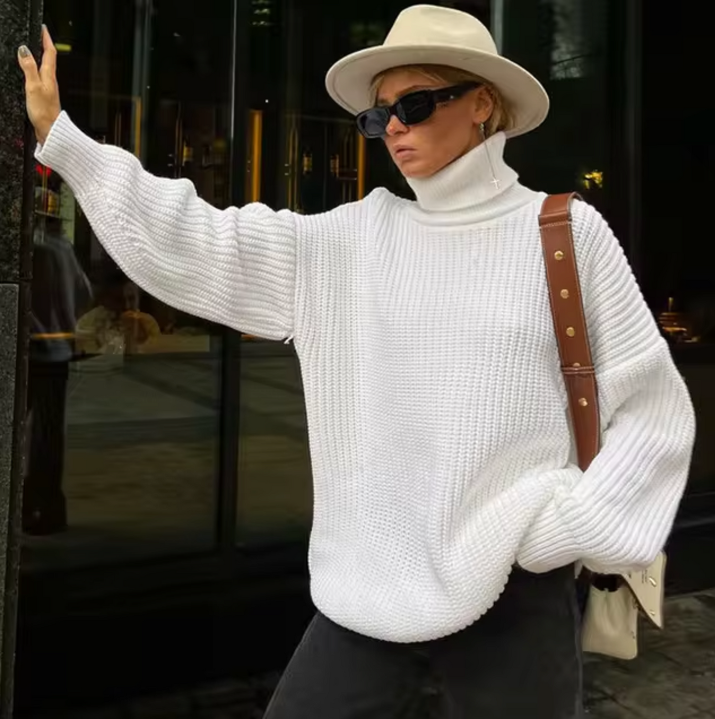 Aloe – Oversized Knitted Turtleneck Sweater