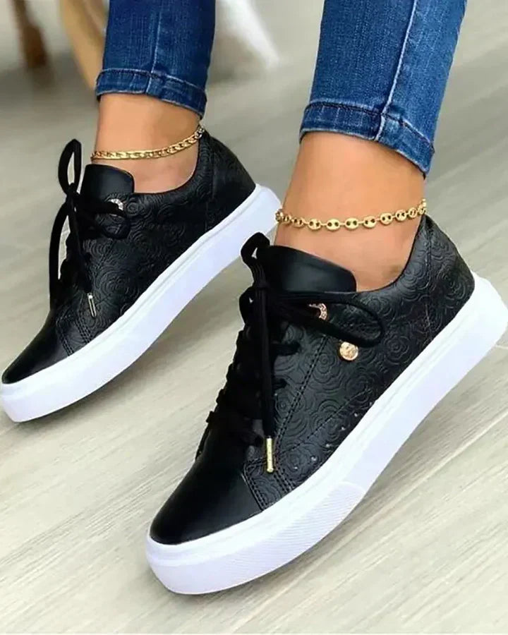 Erisen – Stylish Low-top Lace-up Sneakers