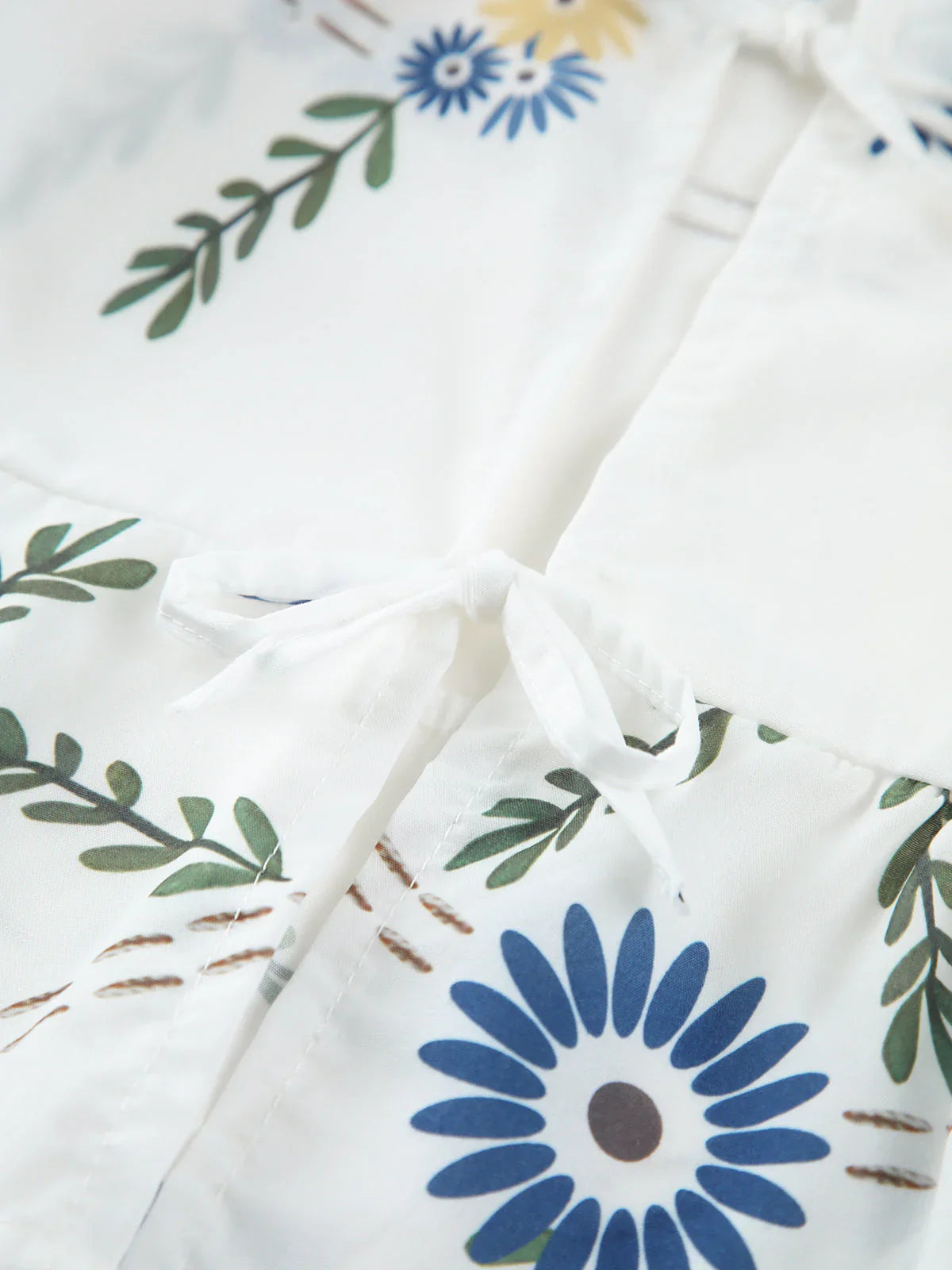 Warda – Stylish blouse with floral pattern