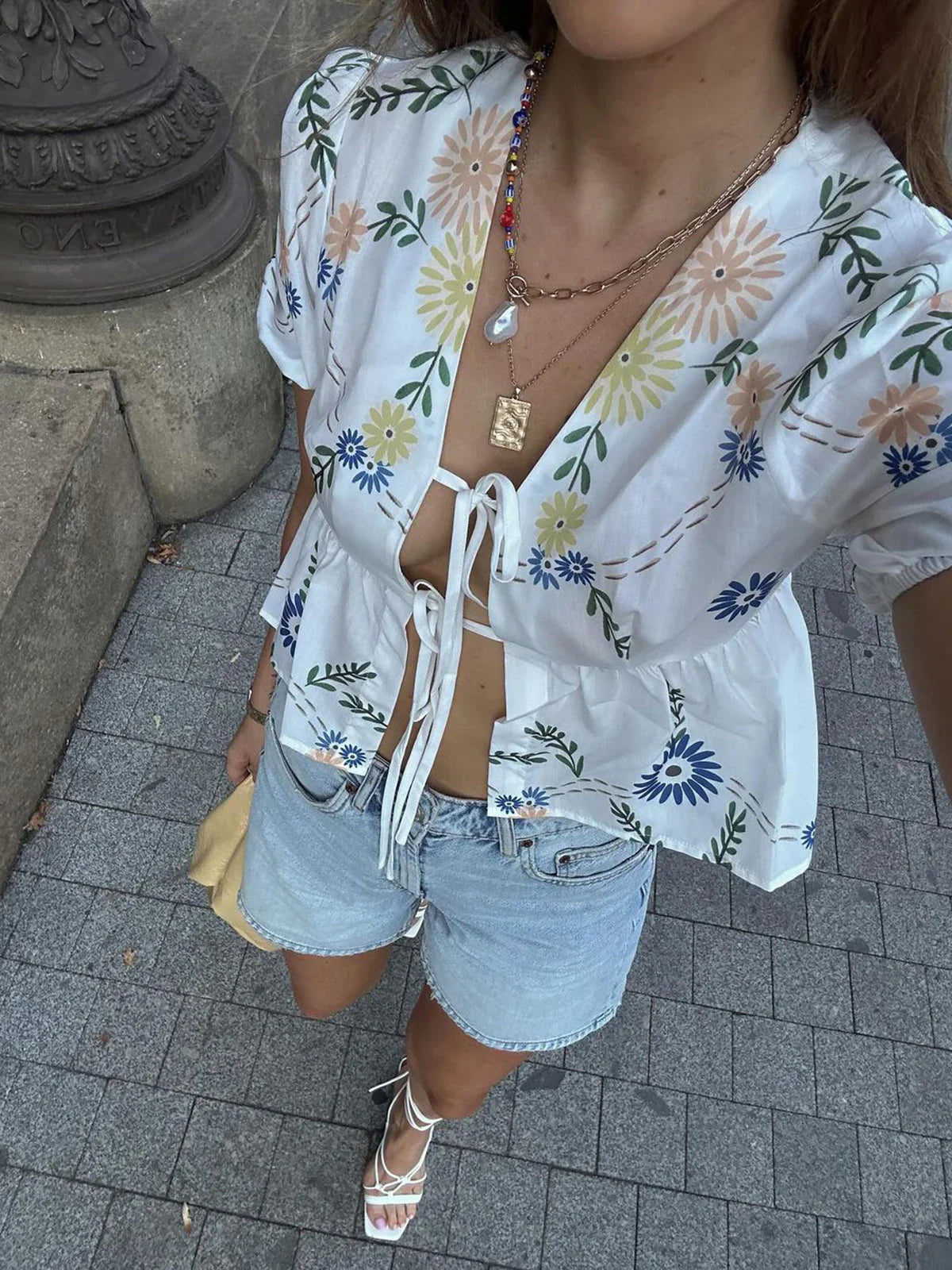 Warda – Stylish blouse with floral pattern