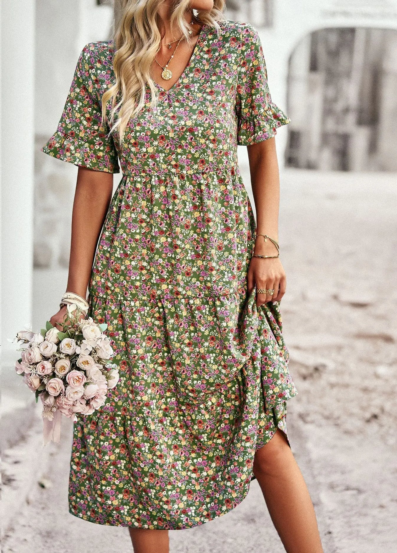 Veloura – Vintage V-neck Floral Dress