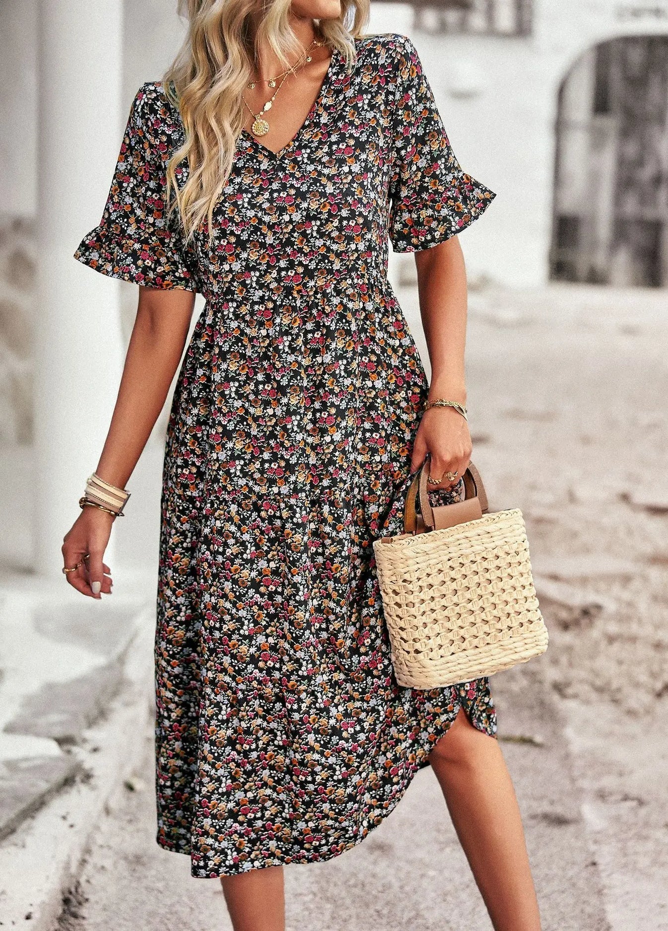 Veloura – Vintage V-neck Floral Dress