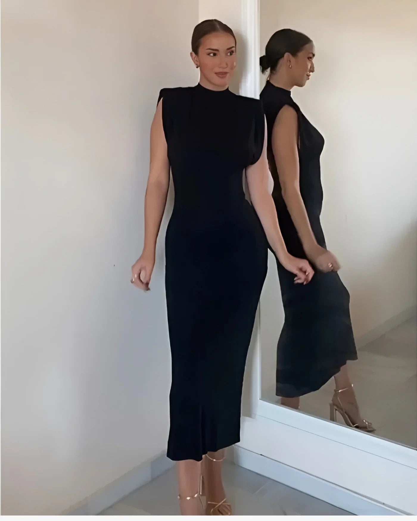 Priyanka – Elegant High Neck Sleeveless Dress
